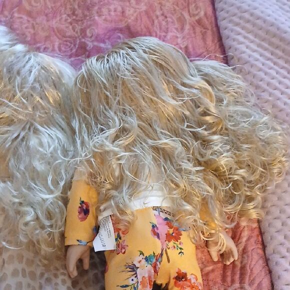 Stylish Doll Set with Red, Beige, and Yellow Outfits - Picture 7 of 7